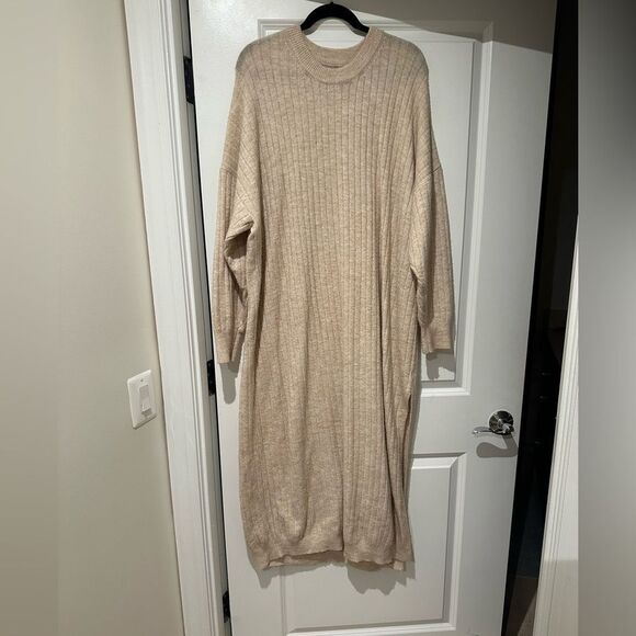 ASOS DESIGN Curve Knitted maxi dress with side split in wide rib in oatmeal - Picture 4 of 6